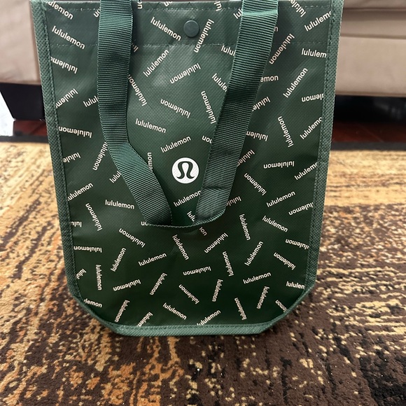 Lululemon limited edition green holiday tote bag - Picture 2 of 3